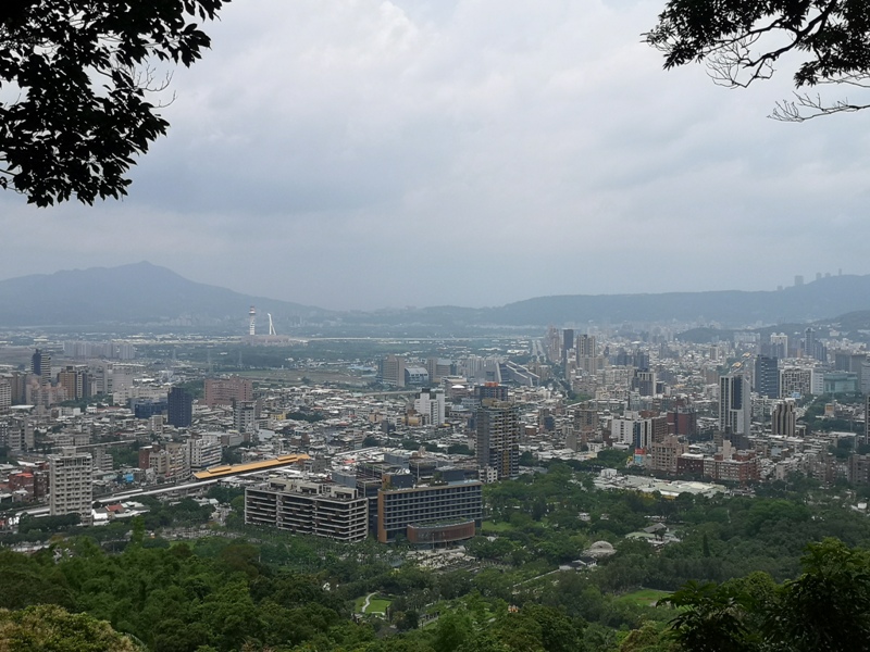 oldplace361121 士林-劍潭站到劍南路站 橫跨劍潭山  老地方觀機平台賞台北