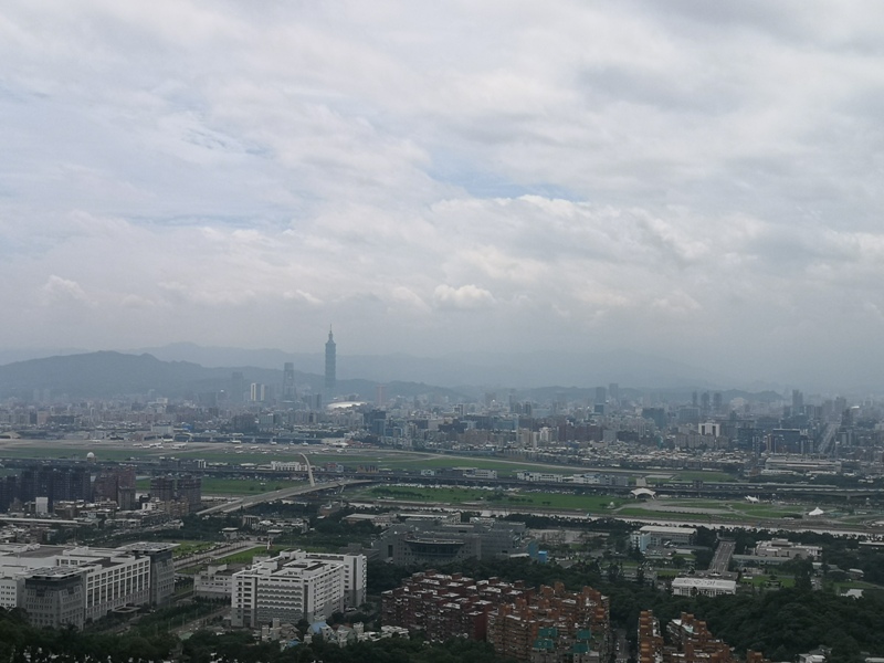 oldplace361125 士林-劍潭站到劍南路站 橫跨劍潭山  老地方觀機平台賞台北