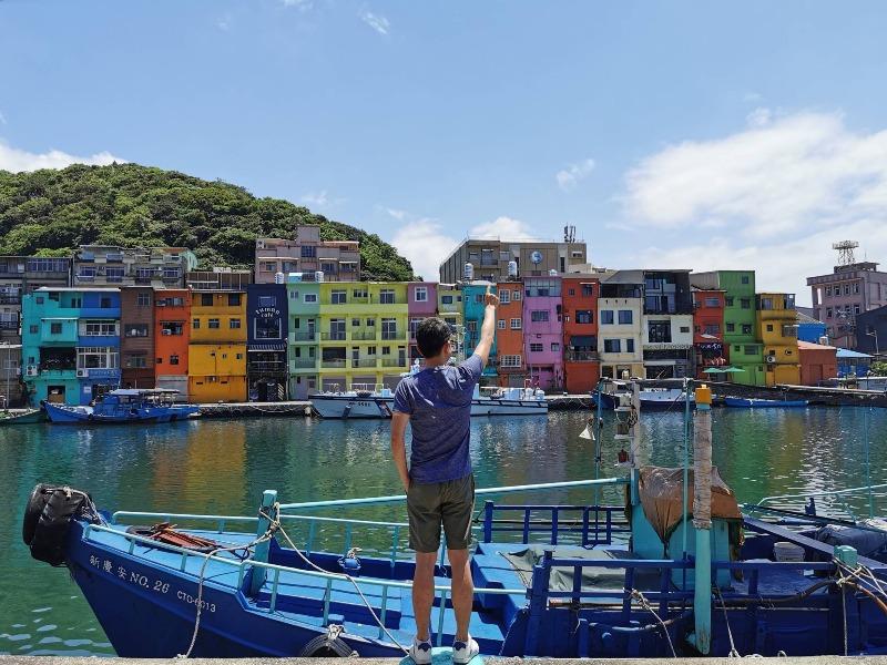 tuman03 基隆-圖們咖啡 正濱漁港彩色屋之黑色大方咖啡館 漁港風光盡收眼底