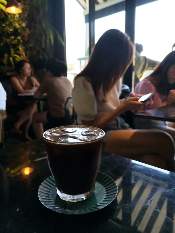 tuman20 基隆-圖們咖啡 正濱漁港彩色屋之黑色大方咖啡館 漁港風光盡收眼底