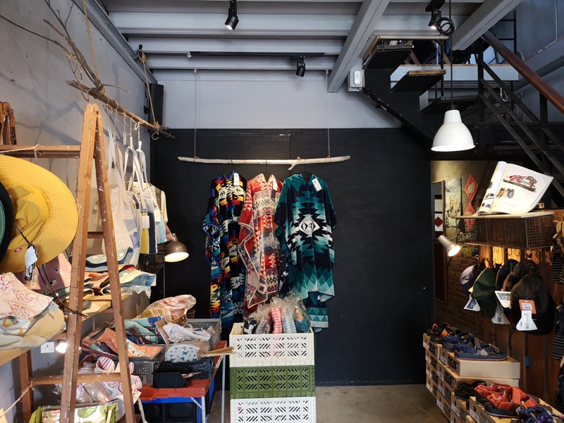 quietbdays12 金山-Quiet B. Days靠北過日子 好遠的北海岸藍屋 豔陽下的休息站