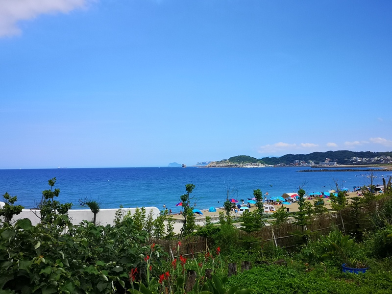 quietbdays25 金山-Quiet B. Days靠北過日子 好遠的北海岸藍屋 豔陽下的休息站