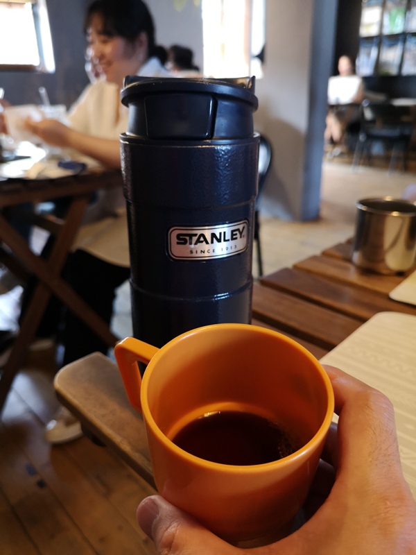 quietbdays29 金山-Quiet B. Days靠北過日子 好遠的北海岸藍屋 豔陽下的休息站