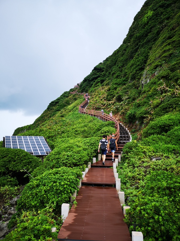 keelungisle17 基隆-首登基隆嶼 攀上最高峰 基隆外海孤獨的存在