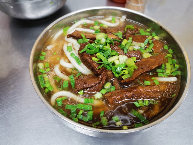 beefnoodlesliu111111108 中正-劉山東牛肉麵 必比登推薦 但我不愛的清爽湯頭...