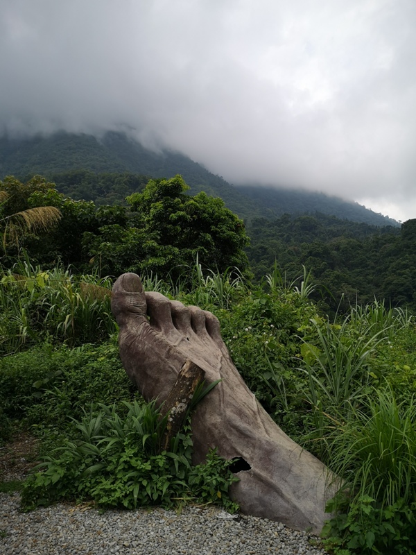 gianthands10 和平-巨人之手 失落的悲傷的遺落在荒野中的巨人