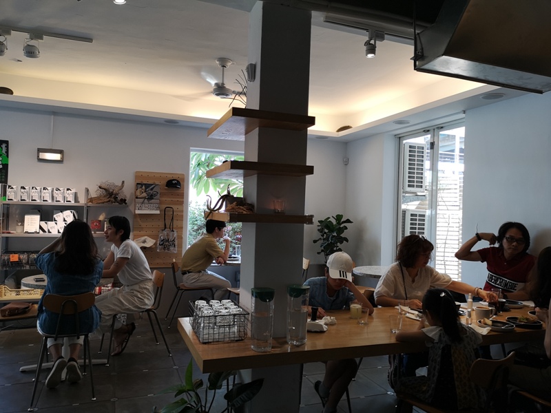 solidbean13 台中西區-Solidbean Coffee Roasters白屋綠樹老屋新味道 來杯手沖吧