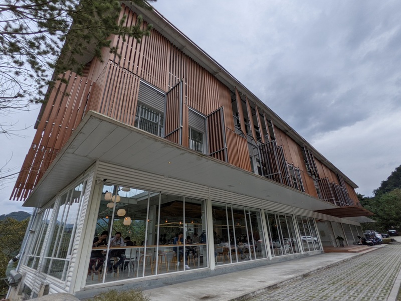 魚池-新穎好拍玻璃建築 一點都不蠻荒的蠻荒咖啡