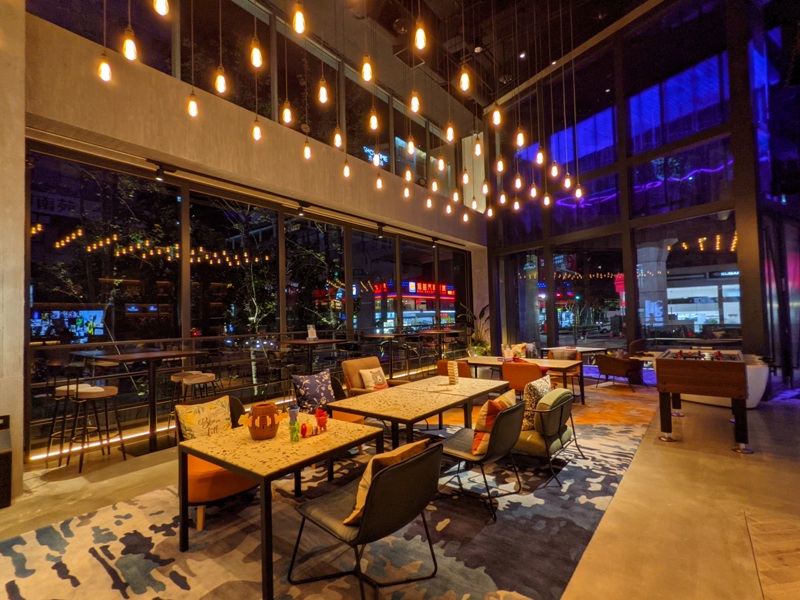 moxytaichung09 南屯-Moxy台中 萬豪潮飯店又一間 簡約IKEA風大廳宛如遊戲間