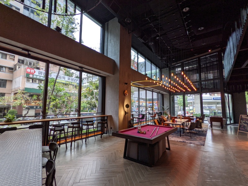 moxytaichung27 南屯-Moxy台中 萬豪潮飯店又一間 簡約IKEA風大廳宛如遊戲間
