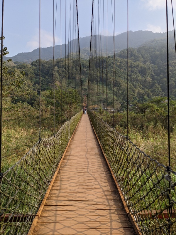 maplenorthcape04 尖石-楓北角 綠樹紅橋白屋 北角吊橋旁景觀咖啡