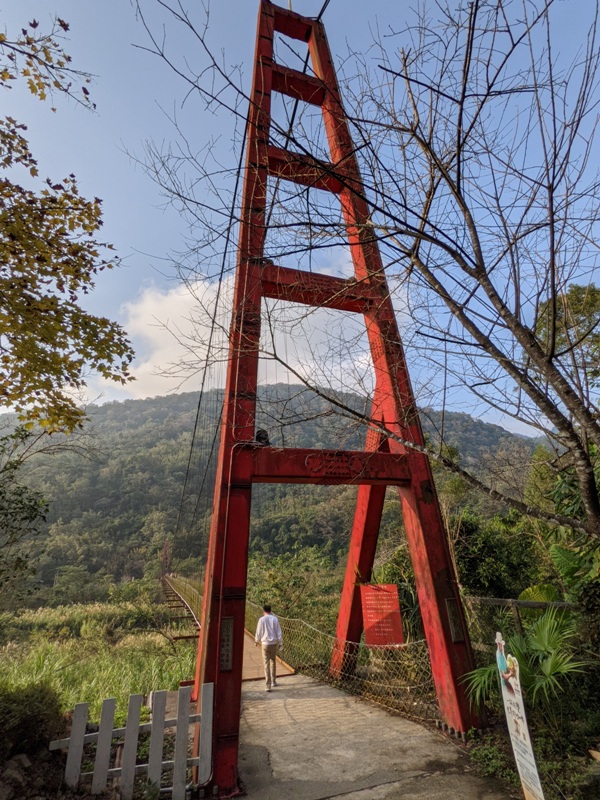 maplenorthcape06 尖石-楓北角 綠樹紅橋白屋 北角吊橋旁景觀咖啡