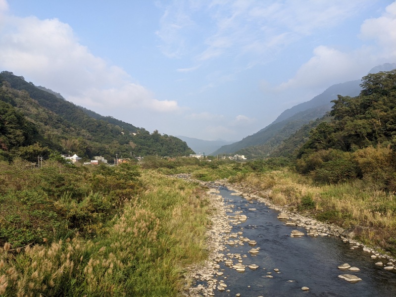 maplenorthcape10 尖石-楓北角 綠樹紅橋白屋 北角吊橋旁景觀咖啡