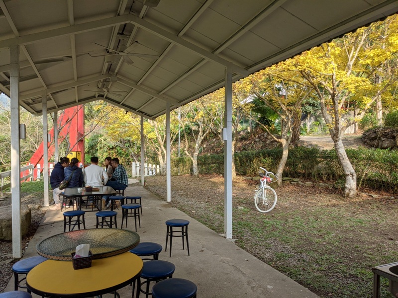 maplenorthcape13 尖石-楓北角 綠樹紅橋白屋 北角吊橋旁景觀咖啡