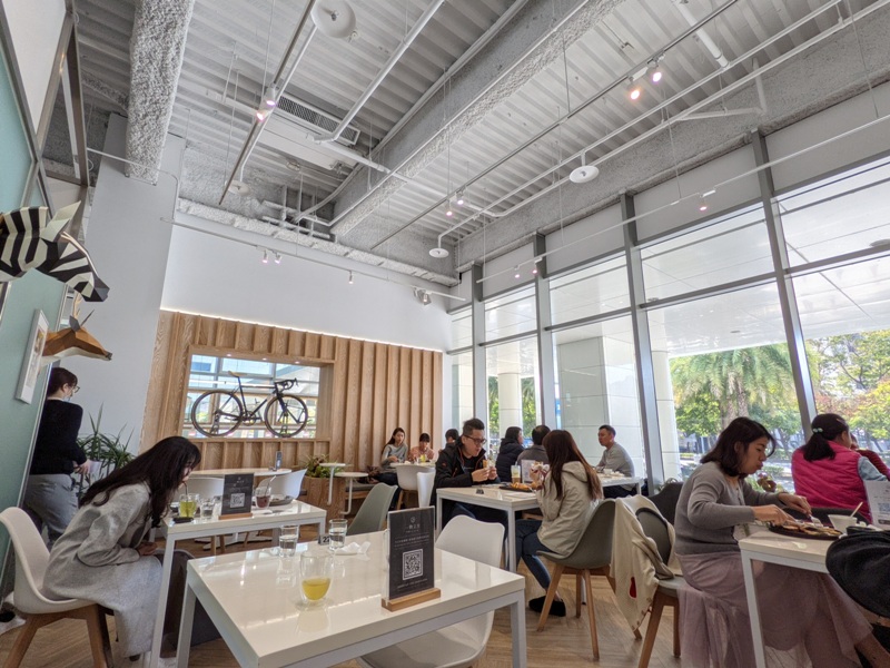 cubix10 西屯-一物立方 Cubix Cafe 明亮空間 清爽美食