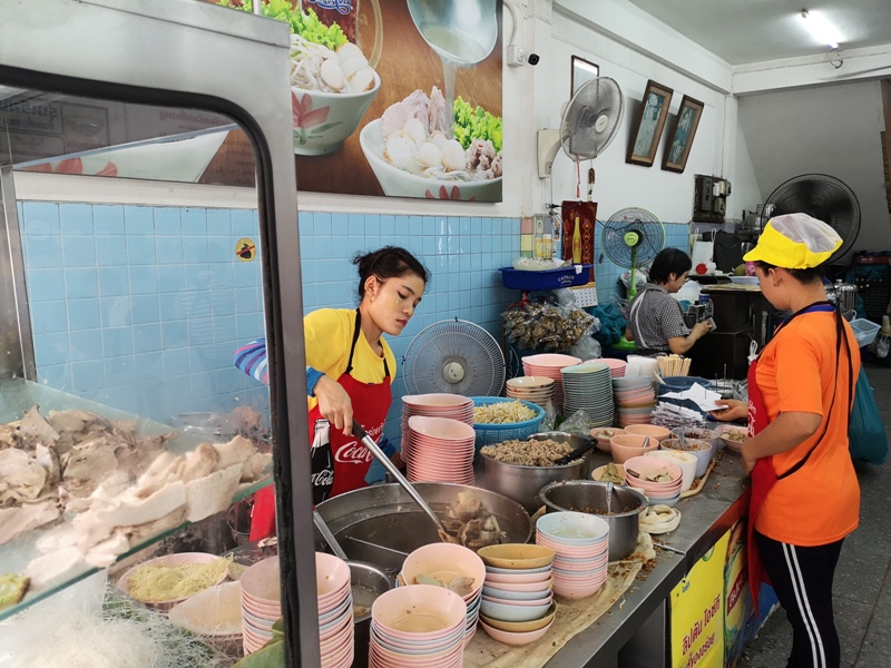 rungrueang06 Bangkok-泰榮米湯粉Guay Tiew Mu Rung Ruean必比登推薦 一碗再一碗的米粉湯