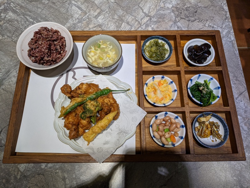 sauteyard05 竹北-小院子 現在客家風 馬告炸雞酥脆 總匯很夠味