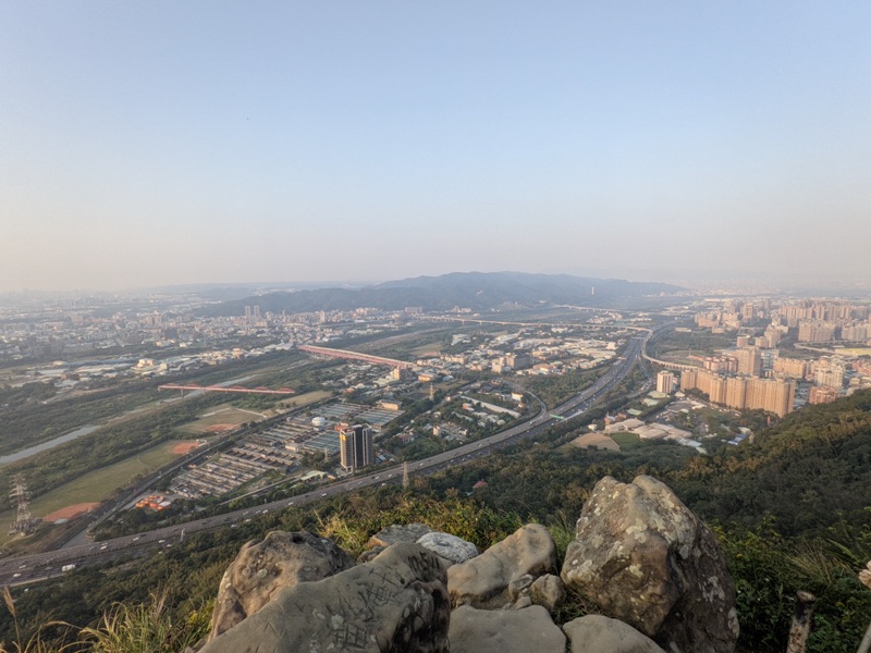 yuanmountain11 三峽-鳶山 登高望遠 擁抱最寬闊的二高景致