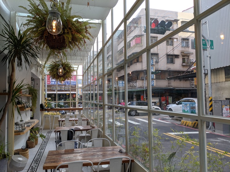 zebraapartment11 台中西區-斑馬公寓咖啡 木頭植栽玻璃屋