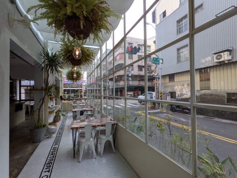 zebraapartment12 台中西區-斑馬公寓咖啡 木頭植栽玻璃屋