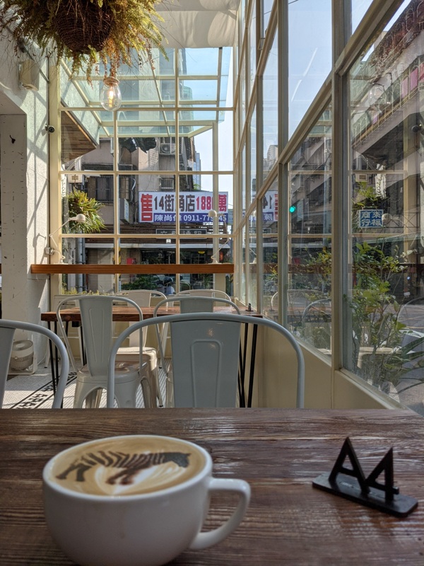 zebraapartment17 台中西區-斑馬公寓咖啡 木頭植栽玻璃屋