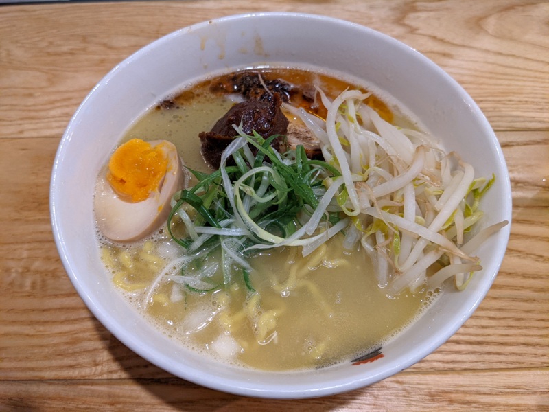 totto07 萬華-鳥人拉麵 西門店 雞白湯清爽 大塊軟嫩雞肉+香嫩叉燒