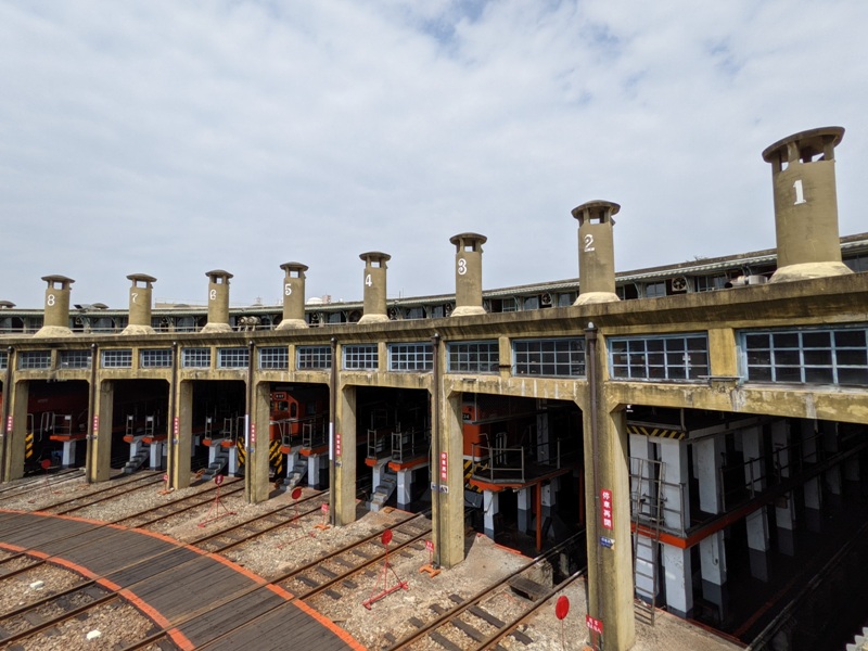 trainhouse01 彰化-扇形車庫 與火車頭的近距離接觸