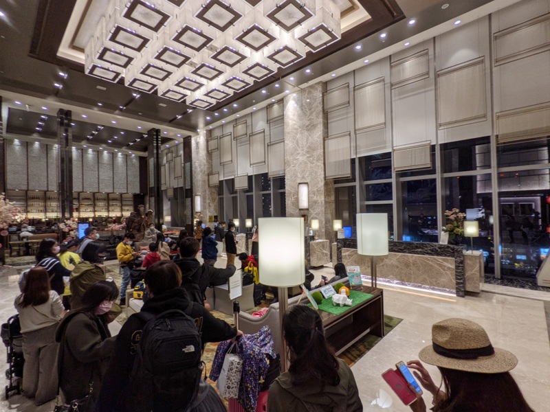 南港-高鐵直結六福萬怡 換個套房住住看