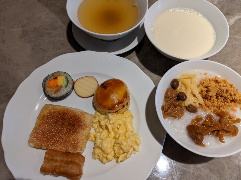 courtyardtaipeisuite23 南港-高鐵直結六福萬怡 換個套房住住看