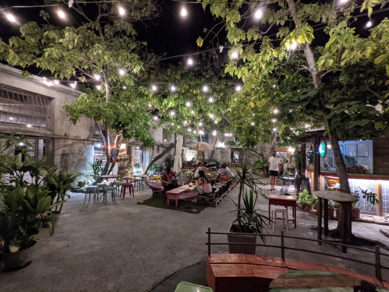 恆春-鈕扣倉庫 不一樣的墾丁夜晚 有吃有喝有音樂