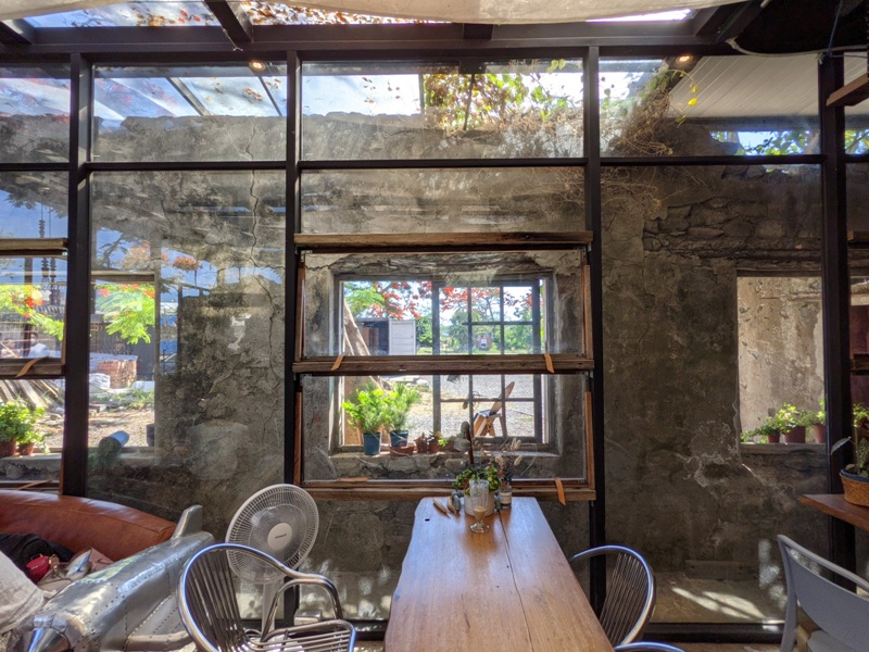 underthetreecafe411113320 恆春-樹夏飲事 廢墟玻璃屋 火紅鳳凰花 屋美咖啡讚