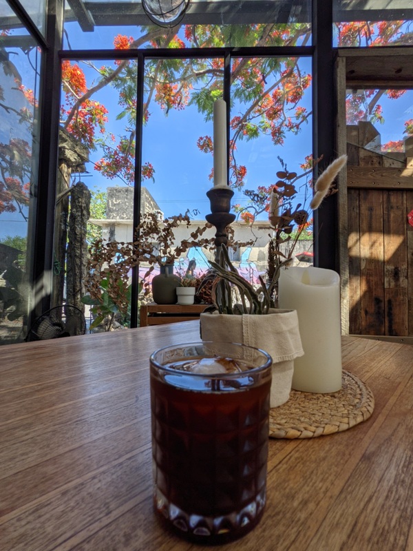 underthetreecafe411113328 恆春-樹夏飲事 廢墟玻璃屋 火紅鳳凰花 屋美咖啡讚