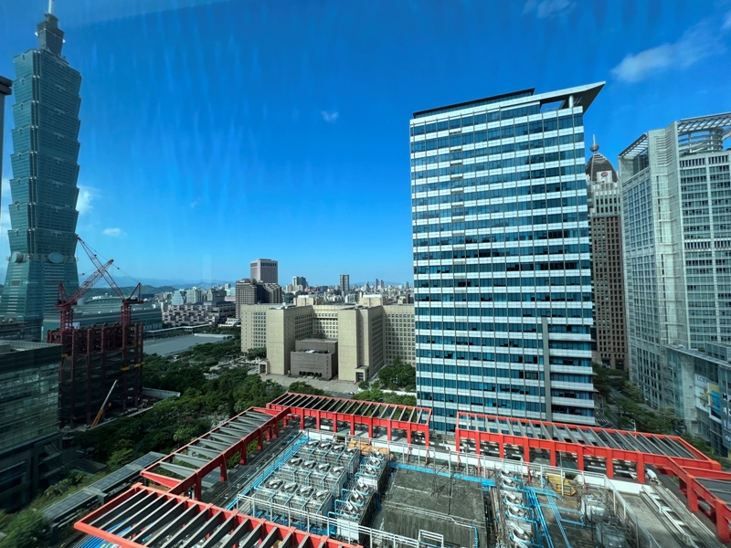 humblehouse0116 信義-寒舍艾麗酒店 與101共游 信義區最美的高空泳池