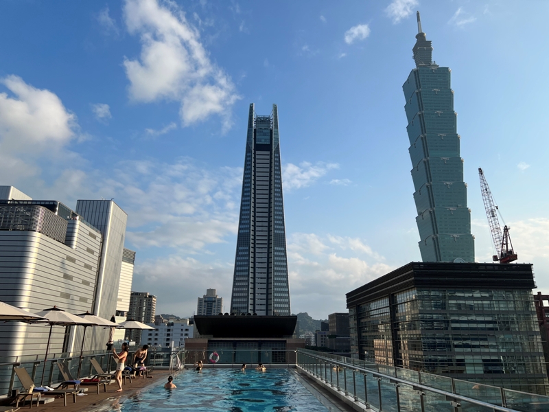 信義-寒舍艾麗酒店 與101共游 信義區最美的高空泳池