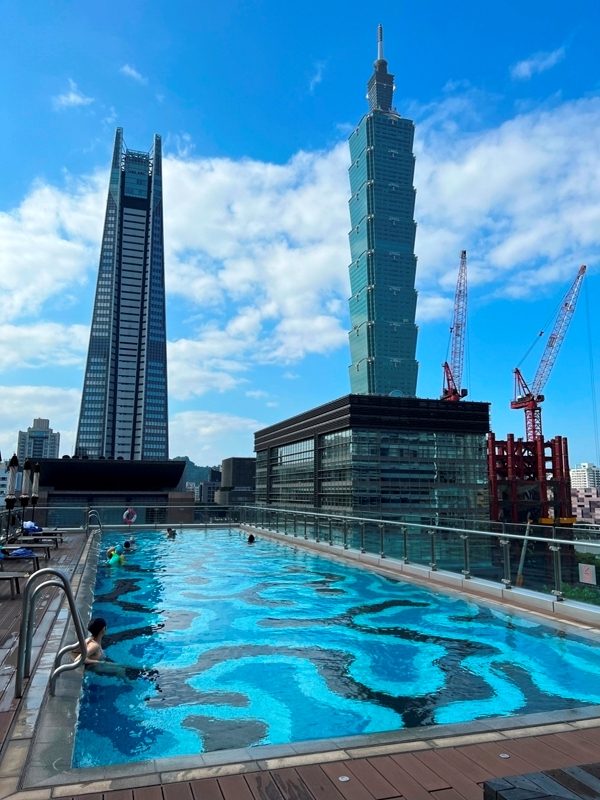 humblehouse0129-rotated 信義-寒舍艾麗酒店 與101共游 信義區最美的高空泳池