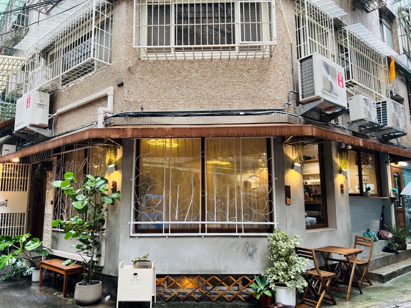 horokacafe01 萬華-木咖Horoka 浪漫韓風店狗太可愛