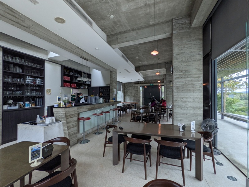 erchuan21 峨眉-二泉湖畔咖啡 依山傍水幽靜清水模建築 賞峨眉湖美景