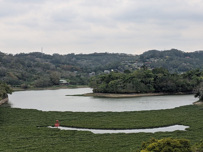 erchuan25 峨眉-二泉湖畔咖啡 依山傍水幽靜清水模建築 賞峨眉湖美景