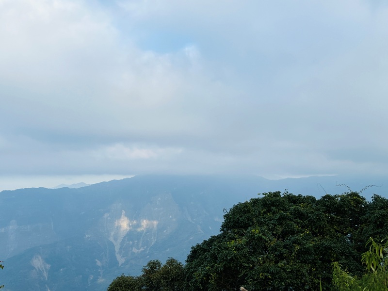 dadong4830 阿里山-大凍山 外掛頂湖步道 登頂展望佳