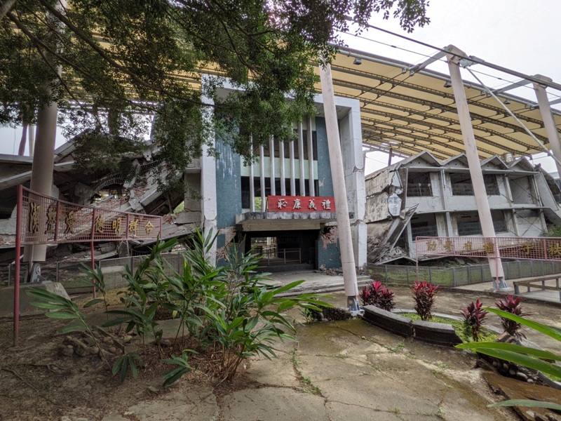 earthquakee11 霧峰-921地震教育園區 最搖晃帶點震撼的博物館