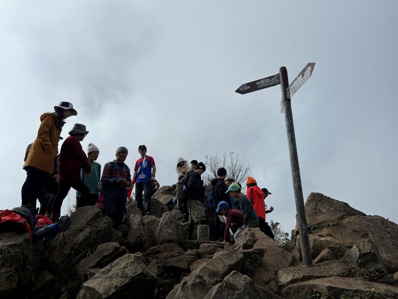 jialimt47-rotated 南庄-苗栗國第一高峰 小百岳加里山 拉繩攀岩直上頂峰