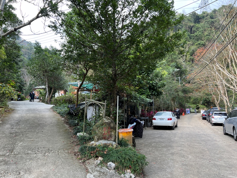 關西-景觀好路線多變 被震成兩半的石牛山巨石