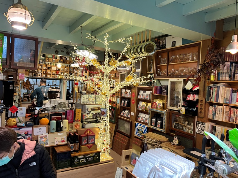 tonghai05 苗栗-東海咖啡 酷酷老闆的咖啡與收藏in老宅