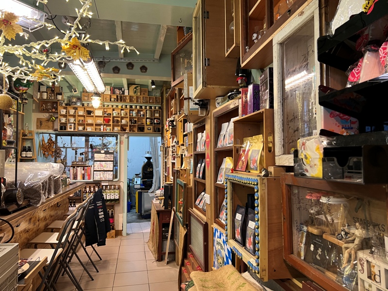 tonghai08 苗栗-東海咖啡 酷酷老闆的咖啡與收藏in老宅