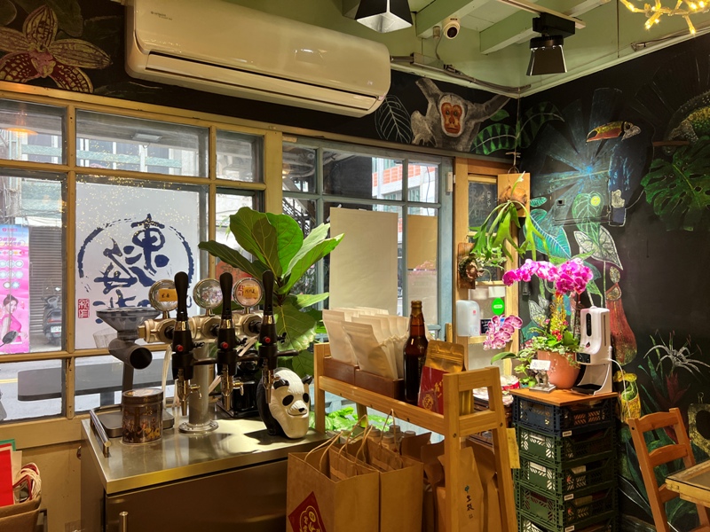 tonghai09 苗栗-東海咖啡 酷酷老闆的咖啡與收藏in老宅