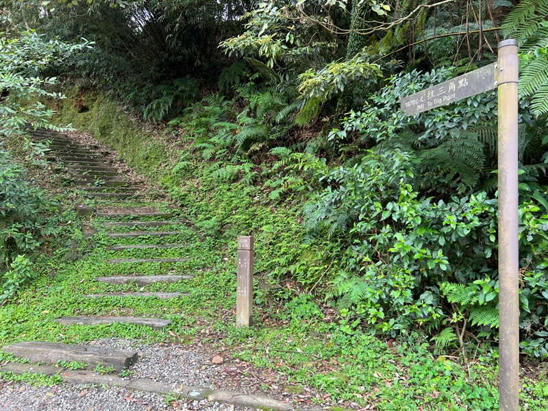 jiangziliao04 七堵-姜子寮山 霧鎖360度景觀 白牆一片...