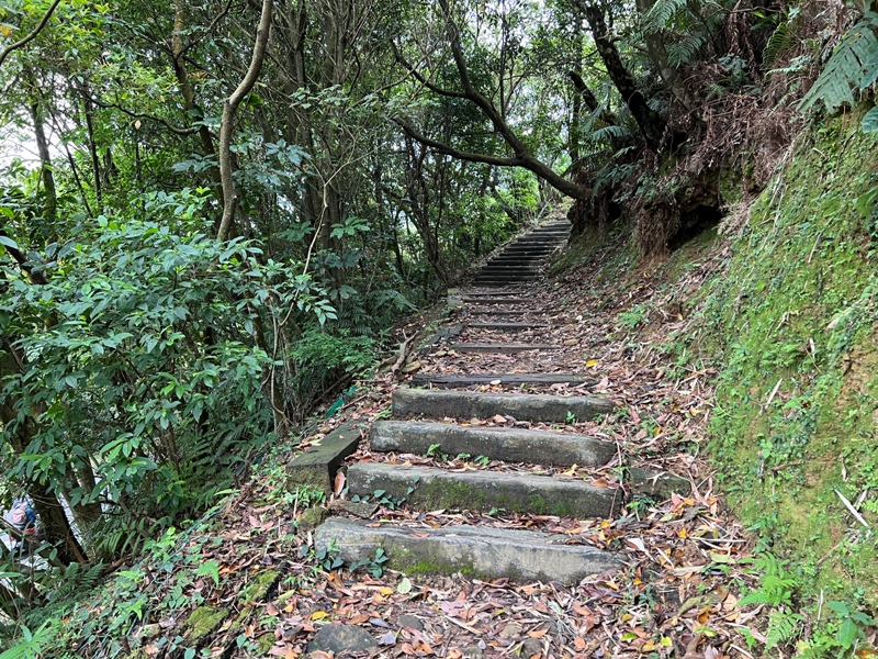 jiangziliao06 七堵-姜子寮山 霧鎖360度景觀 白牆一片...