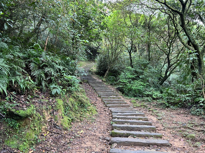 jiangziliao11 七堵-姜子寮山 霧鎖360度景觀 白牆一片...