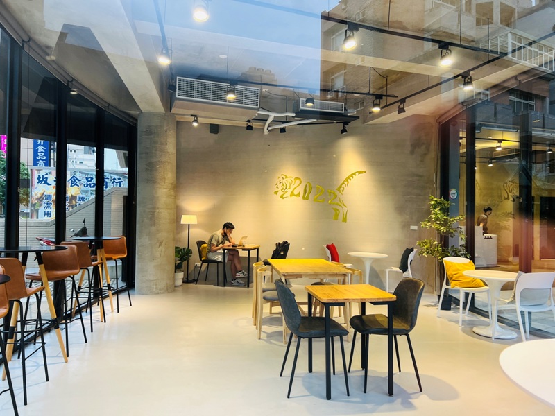 goartcoffee05 竹北-Go Art Coffee 水泥叢林中的設計感 平價享受一杯飲料