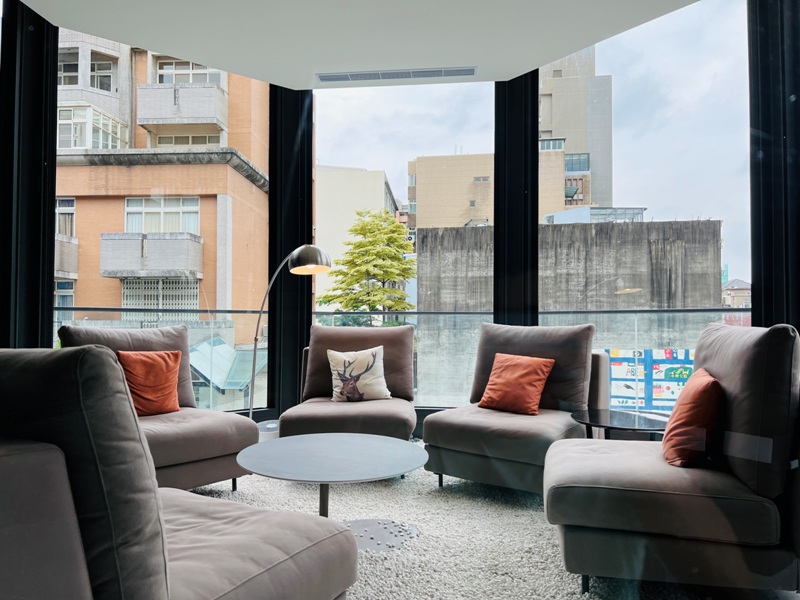 goartcoffee18 竹北-Go Art Coffee 水泥叢林中的設計感 平價享受一杯飲料